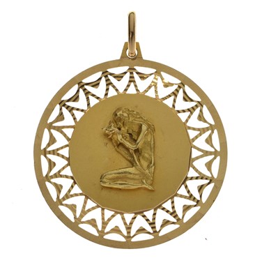 Lot 172 - Foreign yellow metal pendant, stamped 750