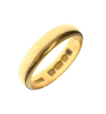 Lot 136 - 22ct gold wedding band