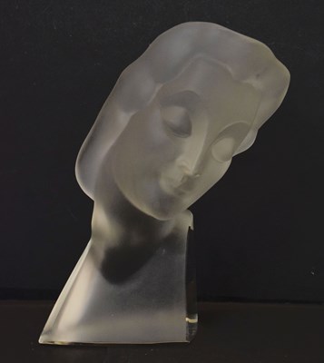 Lot 75 - Attributed to Eleon Von Rommel (1894-1974).- Art Deco style bust of a lady