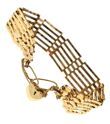 Lot 196 - 9ct gold gate link bracelet