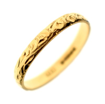 Lot 137 - 18ct gold wedding band