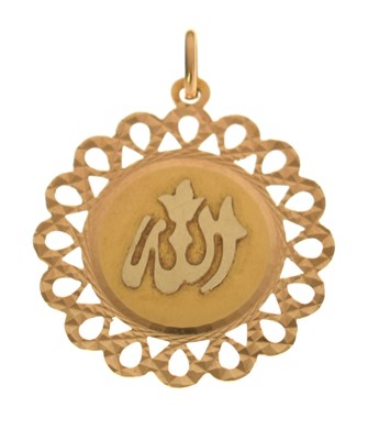 Lot 173 - Middle Eastern yellow metal circular pendant, stamped '750'