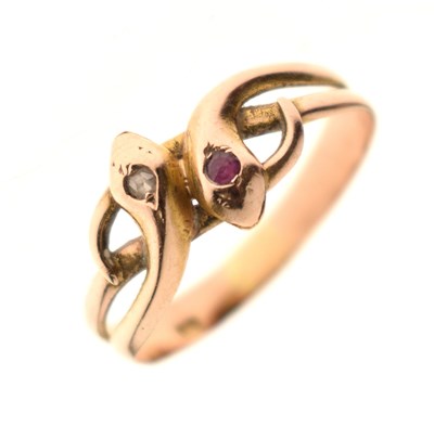 Lot 112 - Double snake head ring, stamped 585