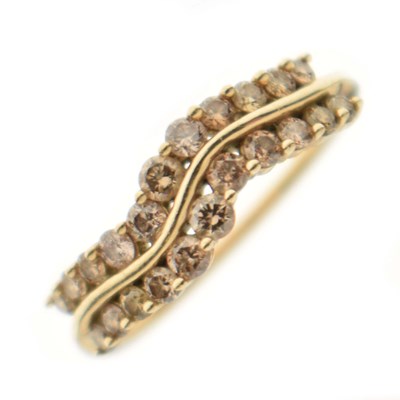 Lot 33 - Australian Diamonds - 9ct gold and multi-stone diamond ring