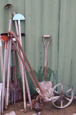 Lot 643 - Quantity of garden tools and a garden cultivator