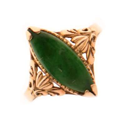 Lot 34 - Yellow metal and marquise cut jade ring