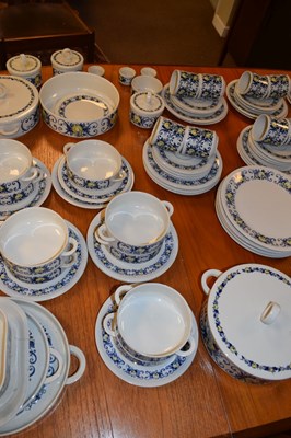 Lot 344 - Extensive Villeroy & Boch Cadiz dinner service