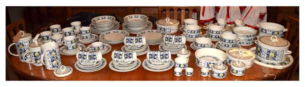 Lot 344 - Extensive Villeroy & Boch Cadiz dinner service