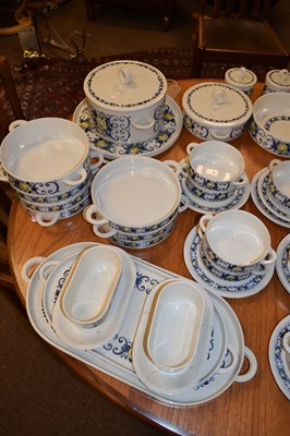 Lot 344 - Extensive Villeroy & Boch Cadiz dinner service