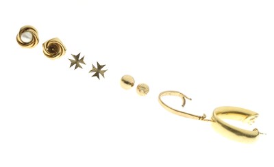 Lot 135 - Group of earrings including a single 18ct gold hoop earring, etc