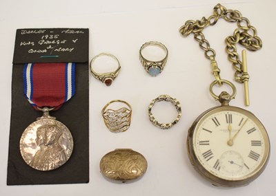 Lot 145 - Assorted collection of silver to include four rings, etc