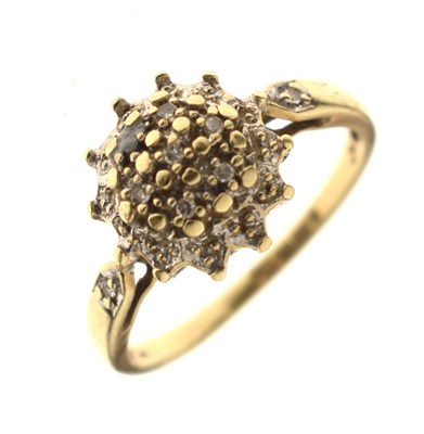 Lot 12 - 9ct gold illusion set diamond ring