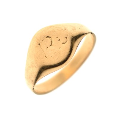 Lot 54 - Unmarked yellow metal signet ring