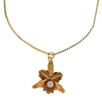 Lot 81 - Orchid pendant set a single faux pearl, stamped '18K'
