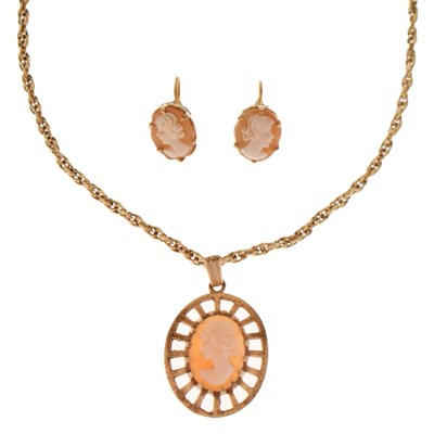 Lot 82 - Shell cameo 9ct gold pendant necklace and pair of earrings