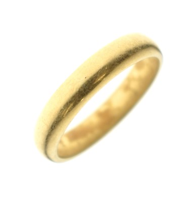 Lot 57 - Unmarked yellow metal wedding band