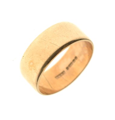 Lot 58 - 9ct gold wedding band