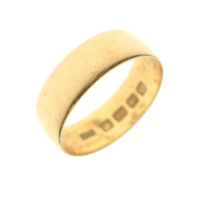 Lot 59 - 18ct gold wedding band