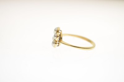 Lot 15 - Late 19th / Early 20th century diamond and pearl yellow metal flower head ring