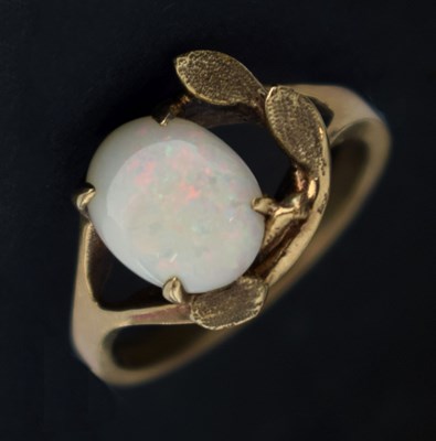 Lot 18 - Opal yellow metal dress ring