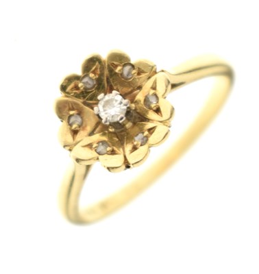Lot 11 - Diamond flowerhead yellow metal cluster ring