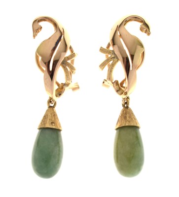 Lot 132 - Pair of jade yellow metal drop earrings