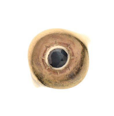 Lot 29 - Sapphire yellow metal ring
