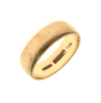 Lot 46 - 9ct gold wedding band