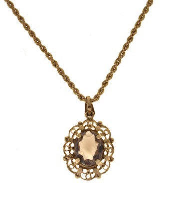 Lot 103 - Smoky quartz 9ct gold pendant necklace