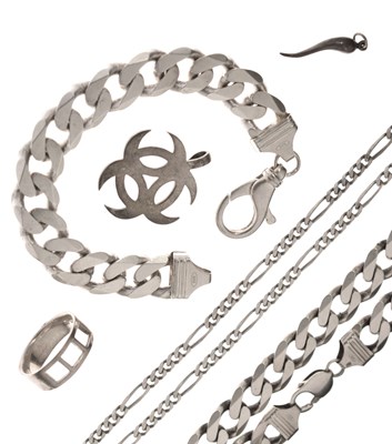 Lot 141 - Group of silver jewellery