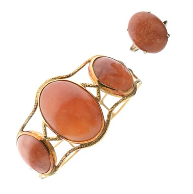 Lot 129 - Hardstone cabochon yellow metal dress ring and a bangle