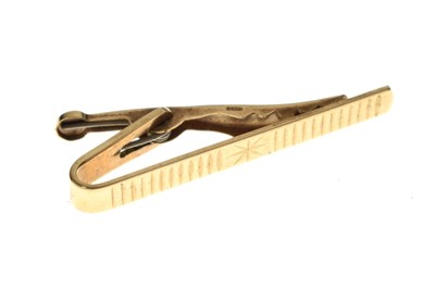 Lot 143 - 9ct gold tie clip