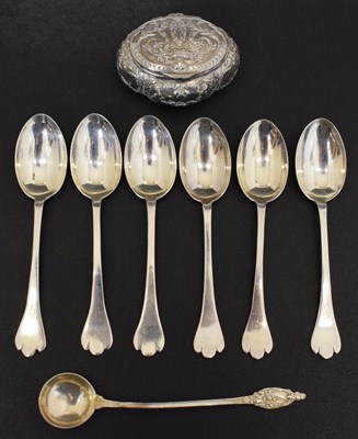 Lot 207 - Six silver coffee spoons, etc