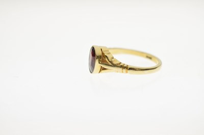 Lot 24 - Early to mid 20th century garnet yellow metal ring stamped '18ct'