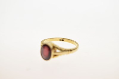 Lot 24 - Early to mid 20th century garnet yellow metal ring stamped '18ct'