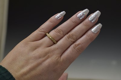 Lot 10 - Diamond 18ct yellow gold ring