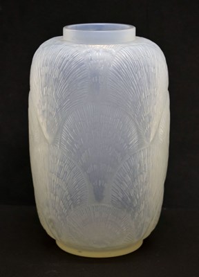 Lot 295 - René Lalique (1860-1945) - 'Coquilles' opalescent glass vase