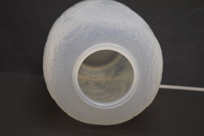 Lot 295 - René Lalique (1860-1945) - 'Coquilles' opalescent glass vase