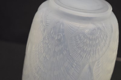 Lot 295 - René Lalique (1860-1945) - 'Coquilles' opalescent glass vase