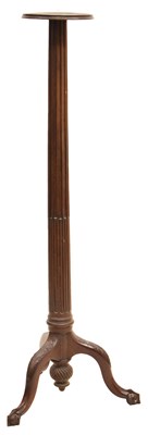 Lot 583 - Early 20th century mahogany torchère