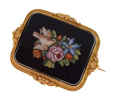 Lot 90 - Micro mosaic brooch