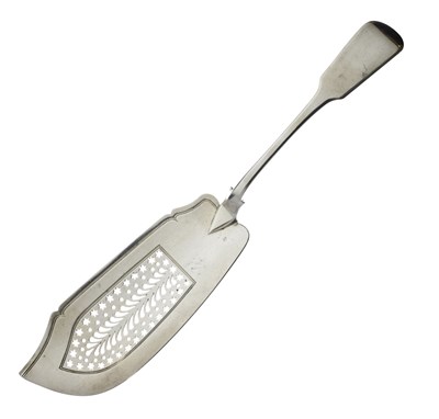 Lot 158 - William IV silver Fiddle pattern fish slice with pierced decoration blade