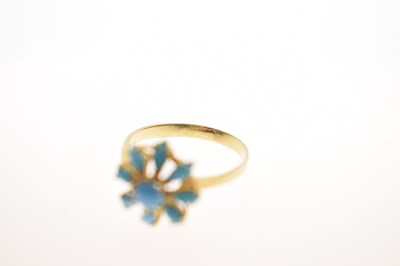 Lot 26 - Iranian turquoise yellow metal flower head dress ring