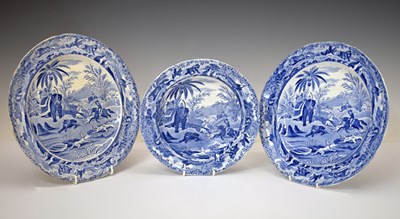 Lot 316 - Three items of 'Death of the Bear' pattern blue transfer printed pottery