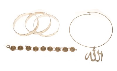 Lot 125 - Small group of Middle Eastern silver and white metal jewellery
