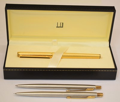 Lot 316 - Dunhill Gemline fountain pen in rolled gold finish, etc