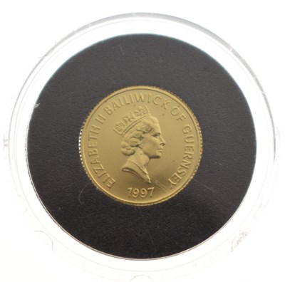 Lot 256 - Bailiwick of Jersey gold five pound coin, 1997