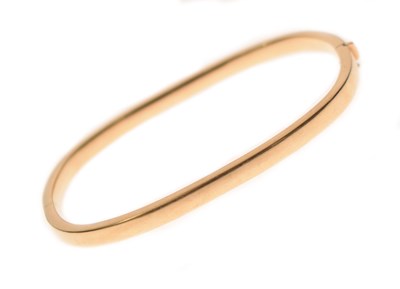 Lot 118 - Square hinged yellow metal bangle