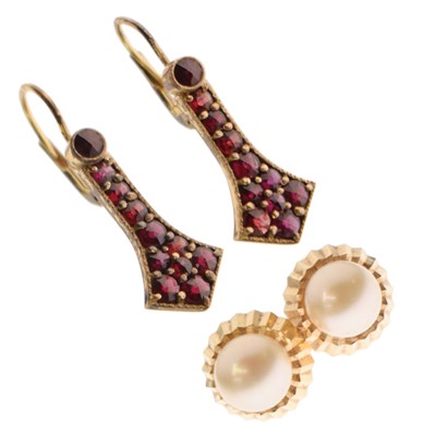 Lot 140 - Pair of faux pearl yellow metal earrings and a pair of garnet earrings