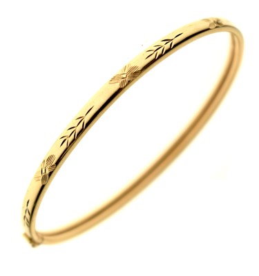 Lot 116 - 9ct gold oval snap bangle